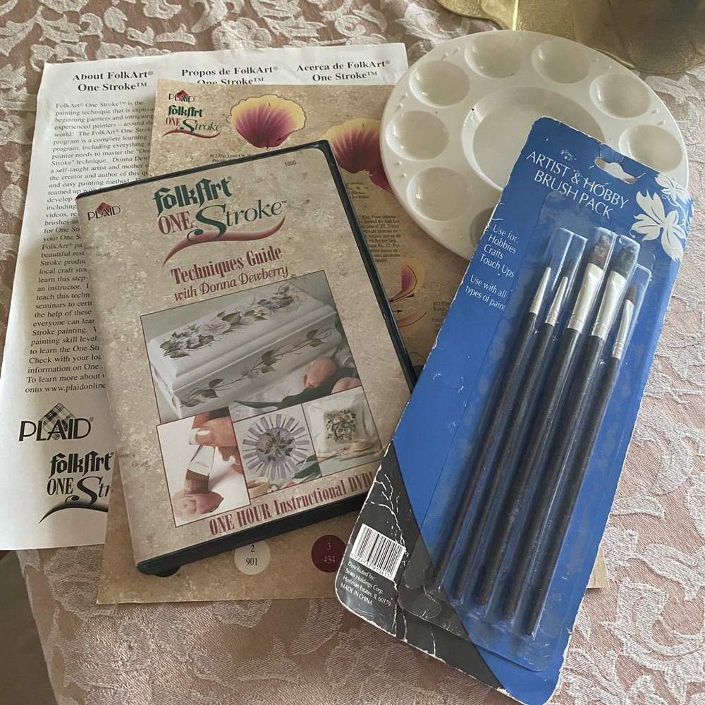 Folk art one stroke dvd, brushes, palette